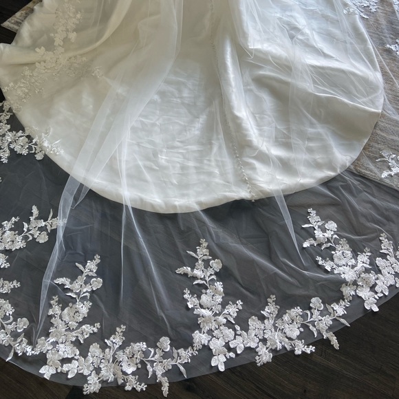 Floral trimmed lace cathedral wedding bridal veil ivory color wide romantic - Picture 7 of 8